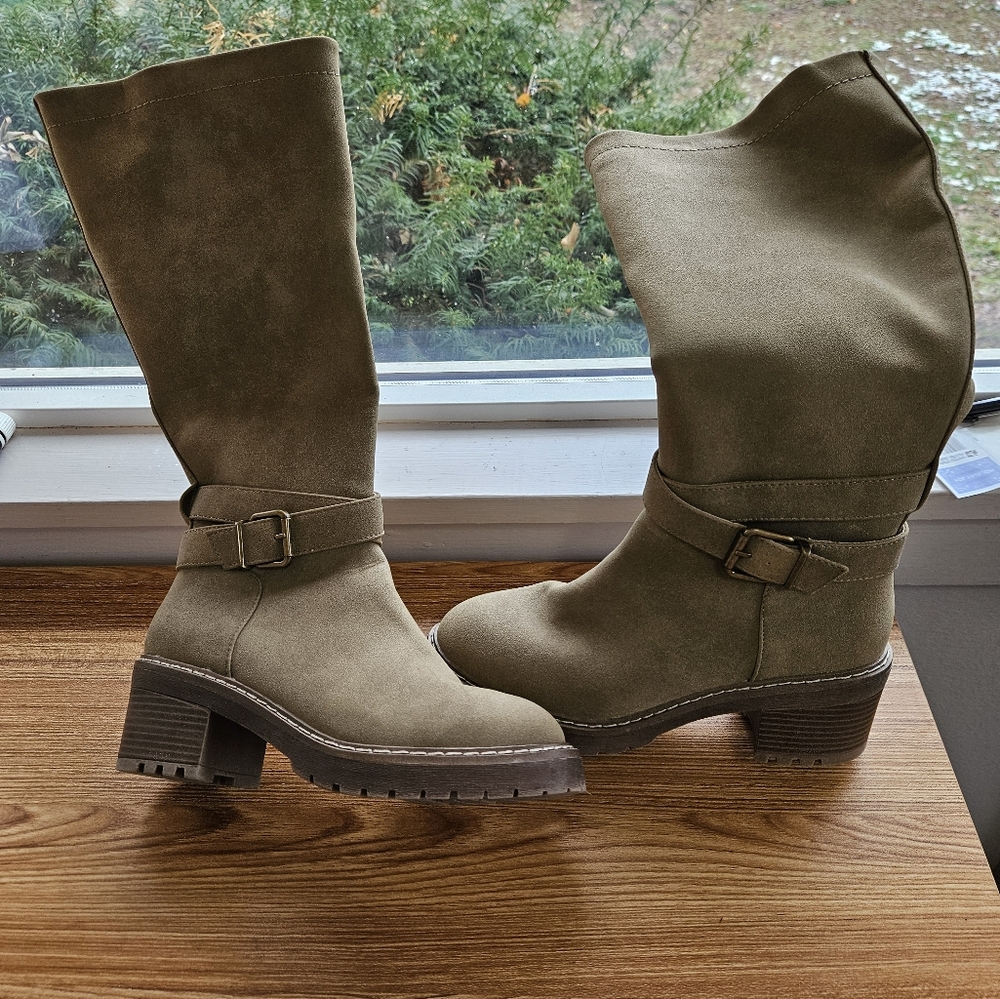 Light olive green boots Size 8